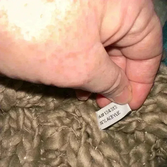 Bundle 2 beanie hats one mustard with furry pin, one‎ tan with gold thread. - Picture 7 of 8